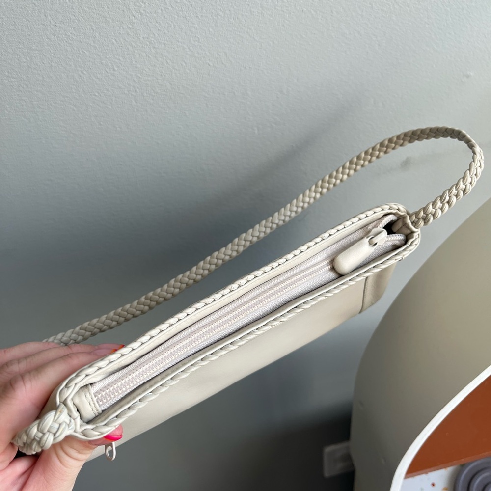 Vintage Derek Alexander Shoulder Bag in a light Cream colour - Picture 10 of 10